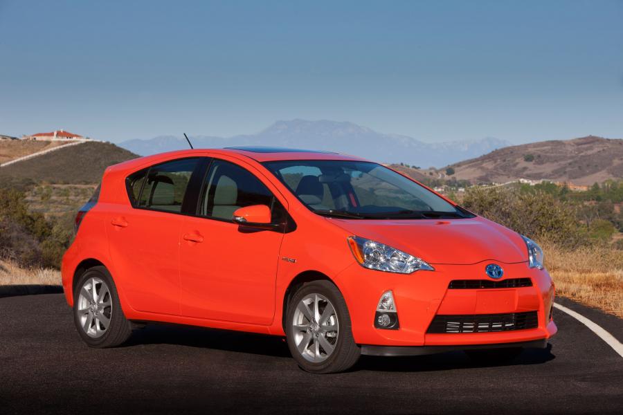  Toyota Prius C 2011 года  (фото 31 из 37)